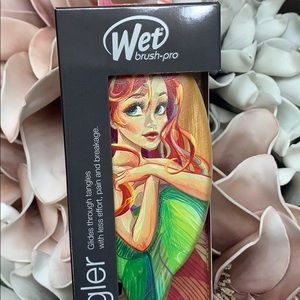 Ariel Wet Brush
